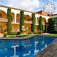 Hotel & Suites Villa del Sol es un hotel que admite mascotas en Morelia
